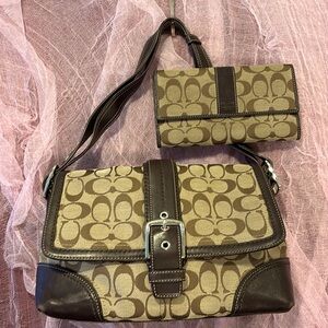 Coach~Hampton~Signature~Jacquard & Leather~Flap/Snap Closure~Purse and Wallet